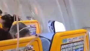 Grecia: un avión debió aterrizar de emergencia tras desprenderse una de las ventanillas
