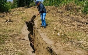 Grieta en Yaracuy: Sismo abre fractura de 300 metros en Veroes