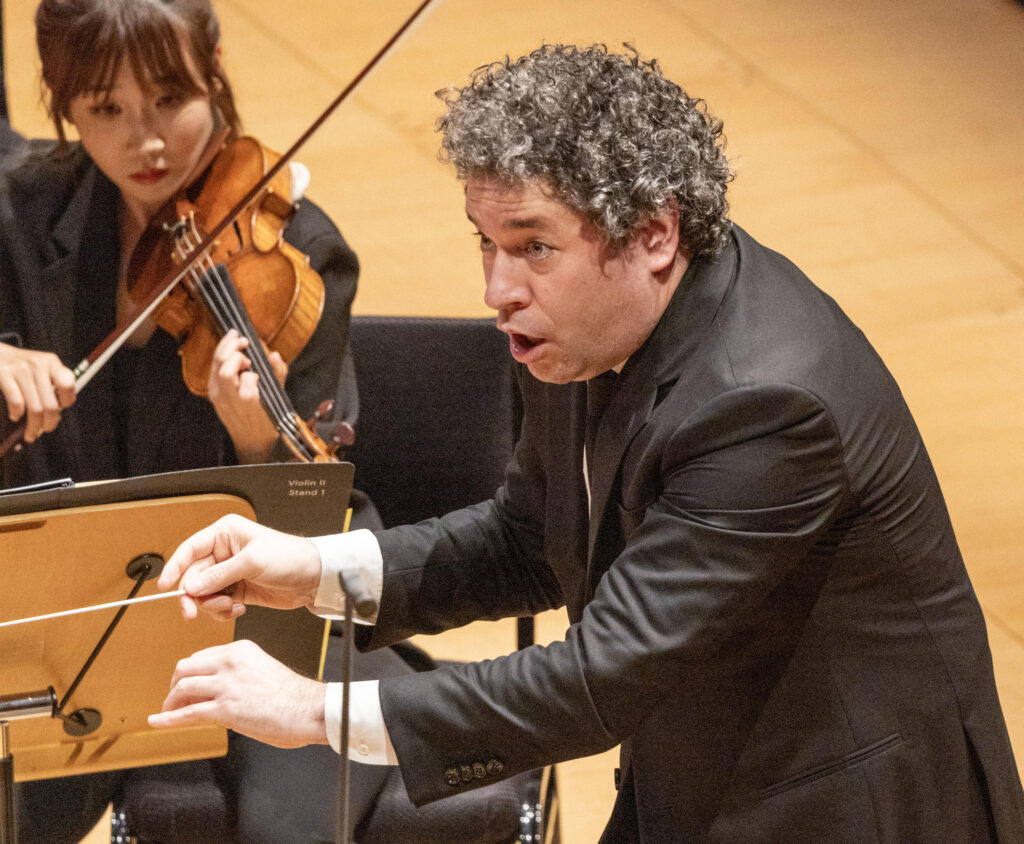 Gustavo Dudamel y la Orquesta Sinfónica Simón Bolívar estarán en el show de medio tiempo de la final
