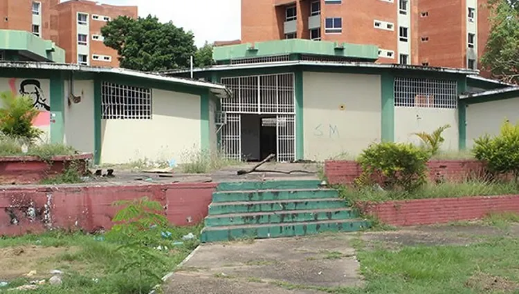 Hallan cadáver maniatado y amordazado en antigua biblioteca de Maturín