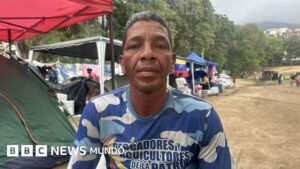 «He perdido a 26 familiares y no lloraré hasta que encuentre los restos de todos»: los venezolanos que aún buscan entre los escombros un mes después de los terremotos
