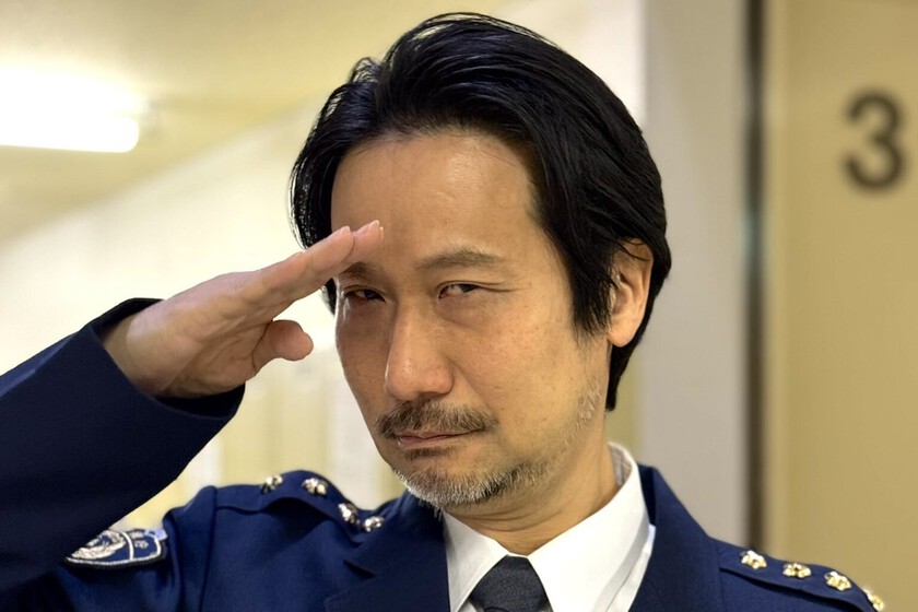 Hideo Kojima se ha quitado las gafas para colar un cameo en el drama de espionaje que lo está petando en Japón