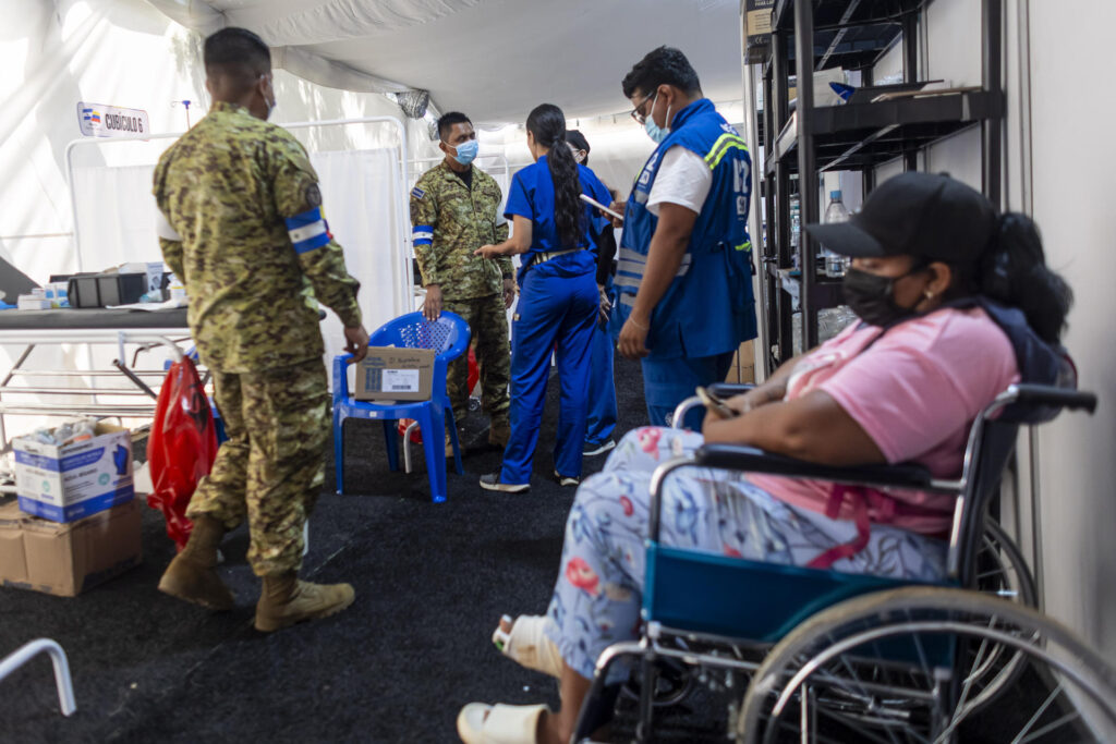 Hospitales de campaña extranjeros se convierten en alternativa para venezolanos ante la crisis sanitaria