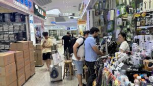Huaqiangbei, el mayor supermercado de la electrónica de China (y probablemente del mundo) | elperiodico.com
