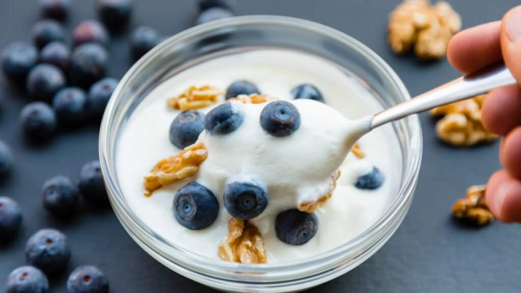 Ideas de salsas ricas, fáciles y en menos de 10 minutos con un tarro de yogur griego