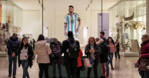 Inglaterra toma represalias contra Argentina secuestrando a Messi para exhibirlo en el museo británico – El Chigüire Bipolar