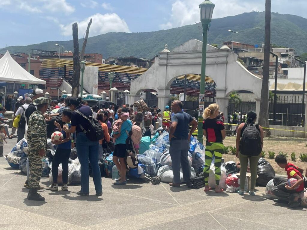 Inician reubicación de las familias refugiadas del Parque del Oeste