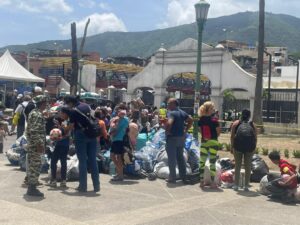 Inician reubicación de las familias refugiadas del Parque del Oeste
