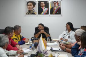Intt instala mesa de diálogo junto al sector transporte terrestre