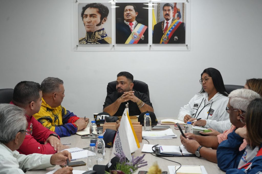 Intt instala mesa de diálogo junto al sector transporte terrestre