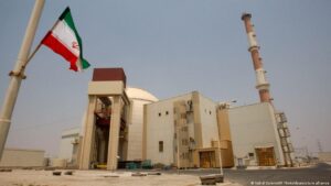 Irán dice que proyectil golpeó base militar cerca de Bushehr