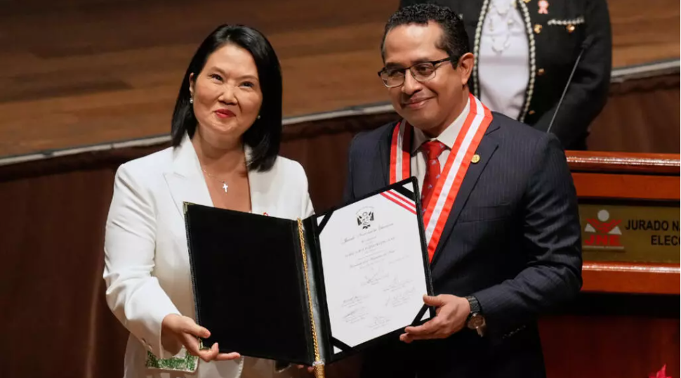 Keiko Fujimori recibe credenciales oficiales como presidenta electa de Perú