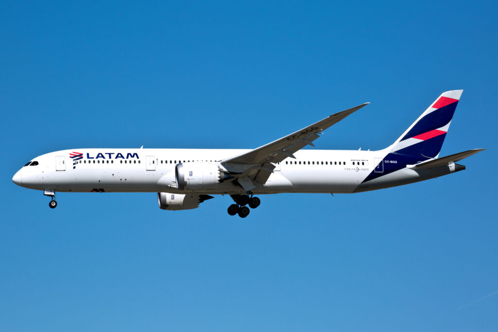 LATAM Airlines Colombia extiende operación hacia Barcelona, Venezuela para agosto - AlbertoNews