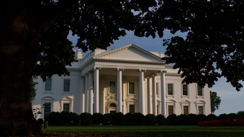 La Casa Blanca pide que funcionarios entreguen sus teléfonos mientras investigan una filtración
