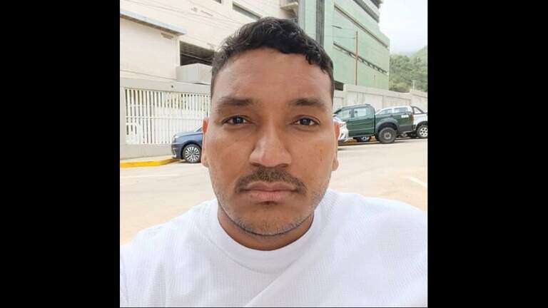 La Increíble historia de un venezolano deportado de EEUU que sobrevivió a dos tragedias en La Guaira