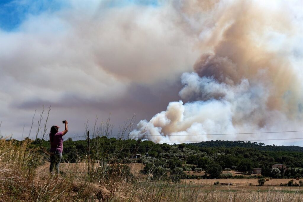 La UME acude con 200 militares y 60 vehículos por riesgo de "simultaneidad" de incendios en Bisbal d'Empordà (Gerona)