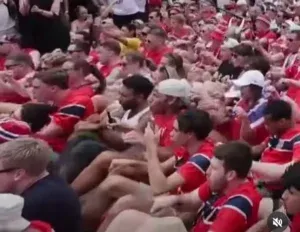 La afición de Noruega desata la locura en Miami Beach con su ‘remo vikingo’ antes del choque contra Inglaterra