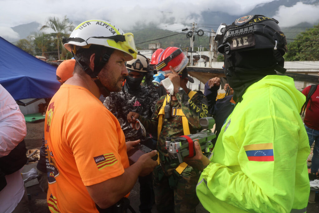 La conmovedora promesa del padre de Fabio en Caraballeda: "Hasta que el gobierno me lo permita seguiré buscando a mi muchacho
