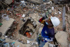La esperanza sigue viva: Rescatistas colombianos intensifican labores en La Guaira con la esperanza de encontrar sobrevivientes – AlbertoNews