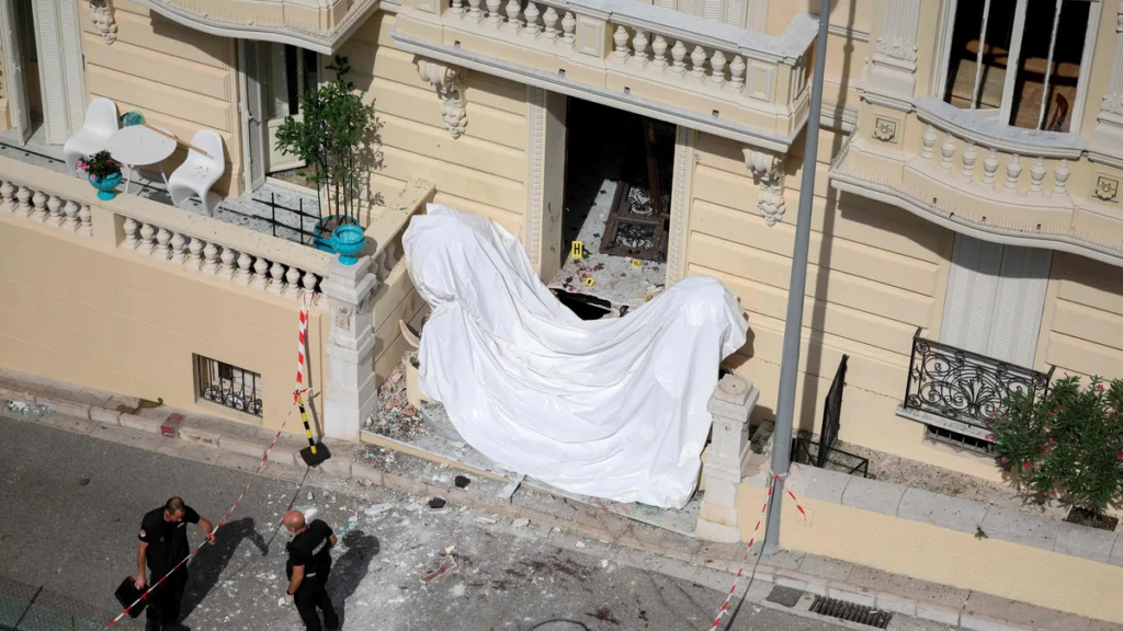 La esposa y el hijo del empresario atacado en Mónaco permanecen graves mientras crece la pista sobre Kiev