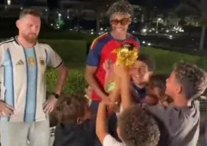 La fiesta con temática del Mundial 2026 que se hizo viral por el insólito parecido del «doble» de Yamal