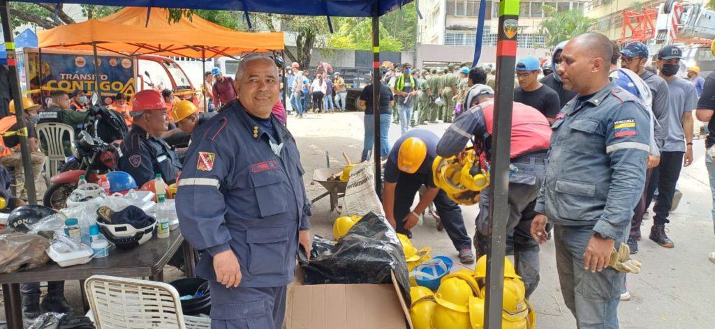 La gente (vecinos, rescatistas, bomberos, voluntarios, brigadistas internacionales y más) salvó a la gente
