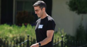 La gran paradoja de Apple: por qué elige a un líder ‘analógico’ para su batalla más importante