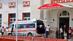 La grave crisis sanitaria de Cuba se profundiza con médicos al límite y equipos fuera de servicio