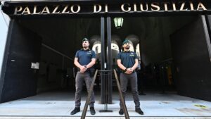 La justicia italiana impone penas de hasta 12 años de cárcel por el derrumbe del puente Morandi, que en 2018 mató a 43 personas | elperiodico.com
