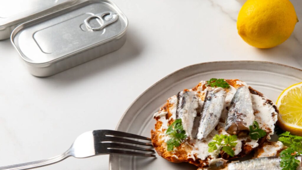 La sardina es el rey del verano: recetas para disfrutar de este pescado rico en omega 3 (una está firmada por un chef con 3 Estrellas Michelin)