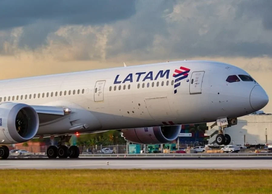 Latam Airlines extenderá sus vuelos entre Bogotá y Barcelona durante el mes de agosto