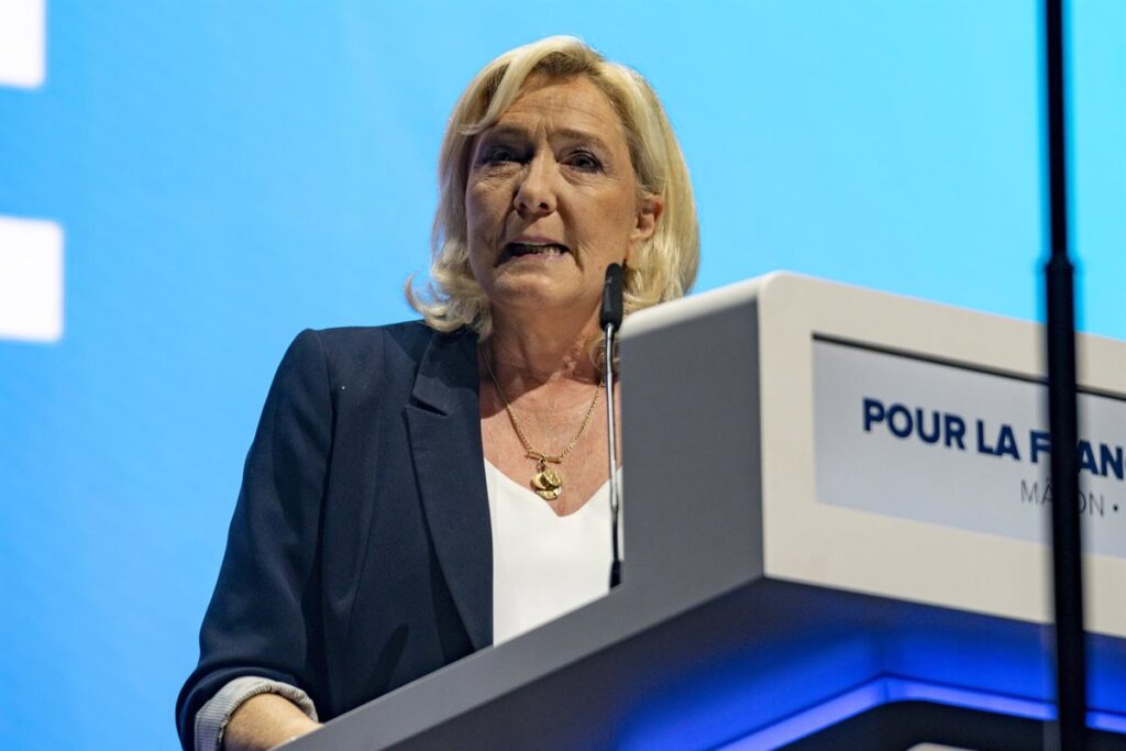 Le Pen anuncia que será candidata en las elecciones presidenciales de 2027 tras la rebaja de su condena