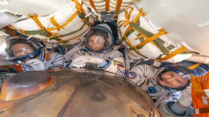 Llega a la Tierra la nave Soyuz MS-28 con 2 cosmonautas rusos y un astronauta de la NASA