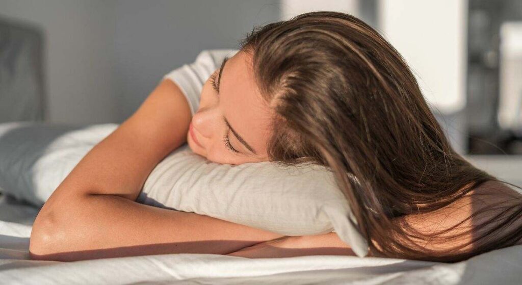 Los españoles se convierten en ejemplo para Alemania: los médicos quieren implementar la siesta en verano para mejorar la productividad
