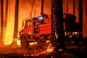 Los incendios en Francia dejan ya más de 200.000 evacuados tras calcinar un récord de 98.000 hectáreas | europapress.es