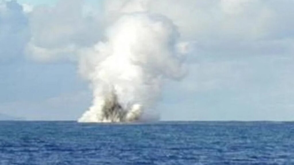 Los satélites de la NASA detectaron una erupción volcánica submarina en el mar de Bismarck y todavía no saben exactamente qué volcán es: el 75% de la actividad volcánica del planeta ocurre en el fondo del océano