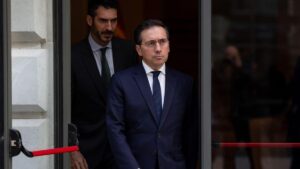 Los tribunales resivarán la asignación de puestos diplomáticos del «bombo» de 2026 | elperiodico.com