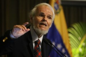 Luis Britto García admite que hay una dictadura en Venezuela