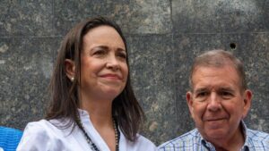 Machado y González admiten su exclusión de las negociaciones entre el Gobierno venezolano y un sector opositor | elperiodico.com