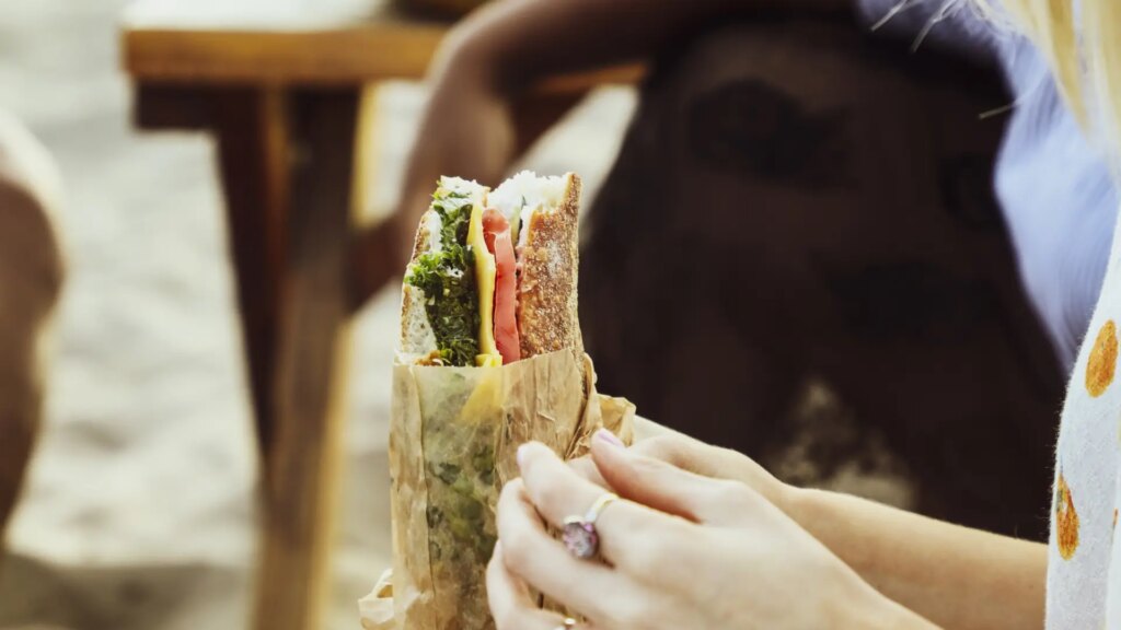 Más allá del de queso y jamón york: ideas diferentes para hacer bocadillos deliciosos que puedas disfrutar en la playa