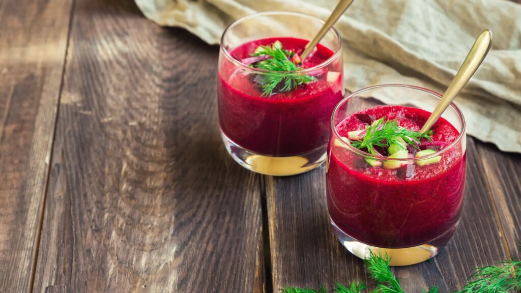 Más allá del gazpacho: sopas frías y saludables por menos de 5 euros la ración que no pararás de hacer este verano