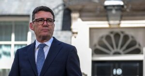 Más de 100 millonarios británicos piden al primer ministro de Reino Unido pagar más impuestos: «Podemos permitírnoslo»