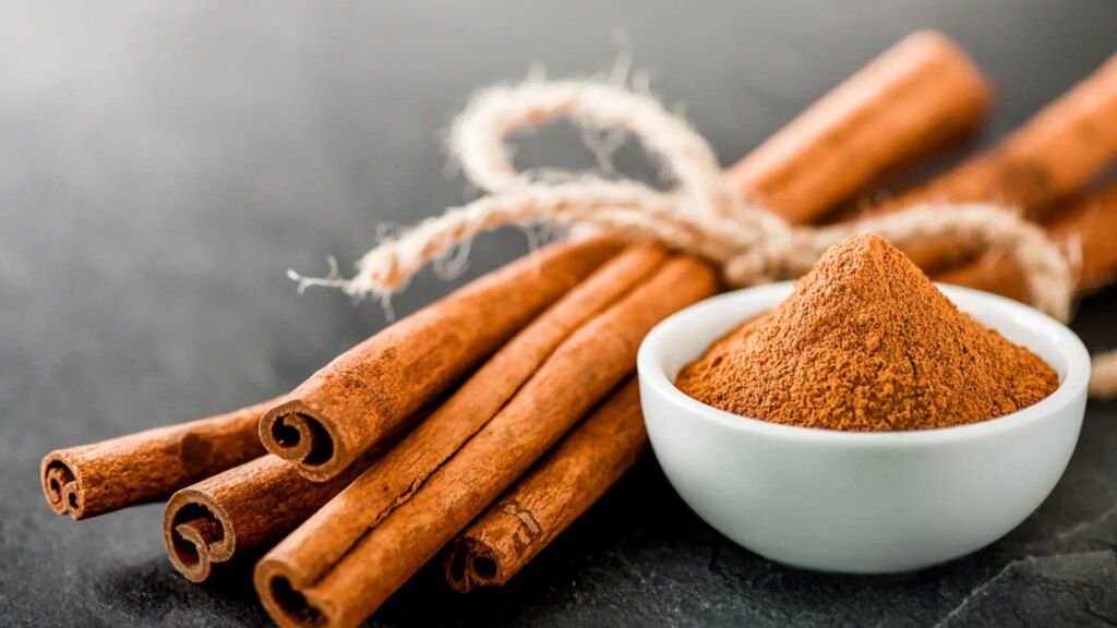 Mezclar canela, aceite de oliva y cáscara de limón: para qué sirve y por qué se recomienda