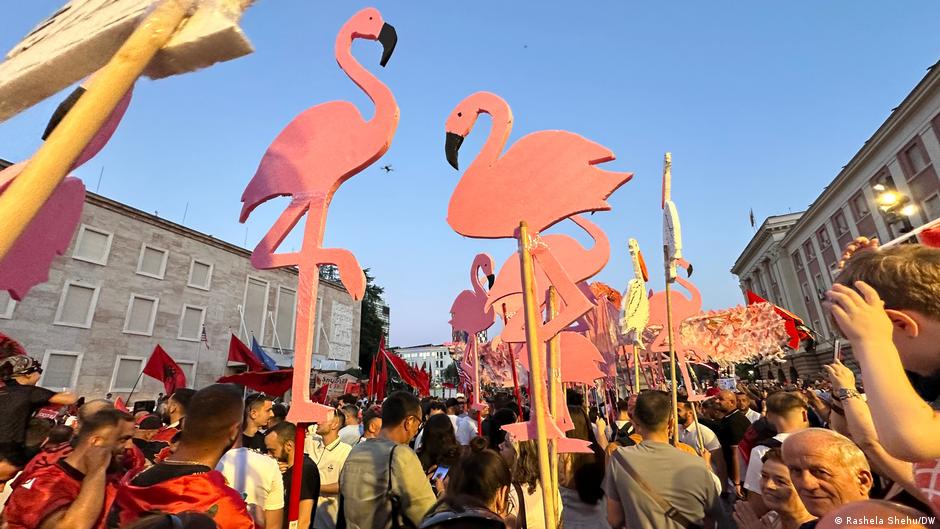 Miles vuelven a protestar en Albania contra primer ministro