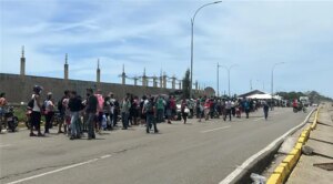 Militarización y filas por comida tras 9 días del terremoto en Venezuela