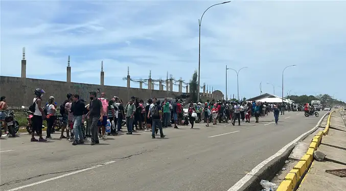 Militarización y filas por comida tras 9 días del terremoto en Venezuela