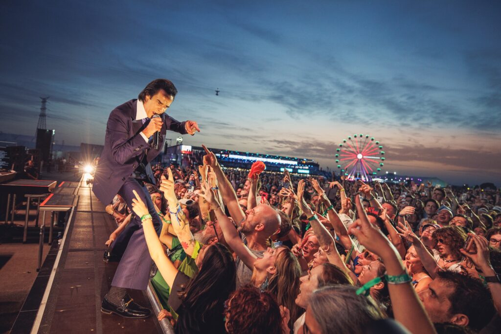 Nick Cave se desgarra el alma en un antológico concierto para cerrar Mad Cool
