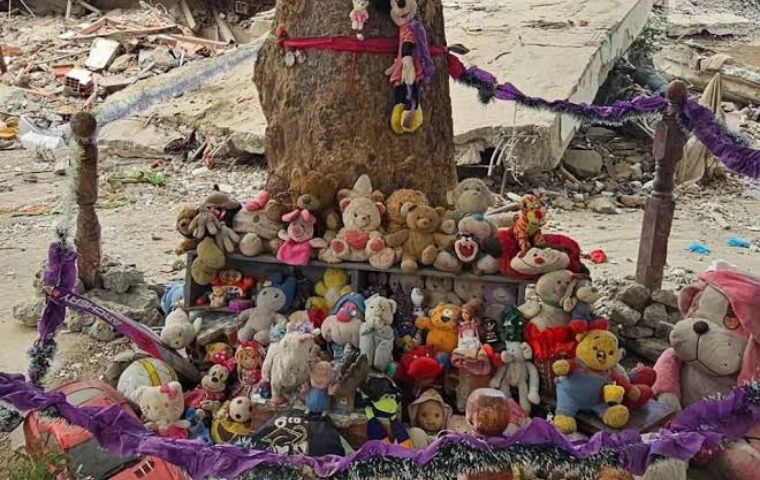 El desgarrador altar de juguetes que recuerda a los niños fallecidos en Tanaguarenas