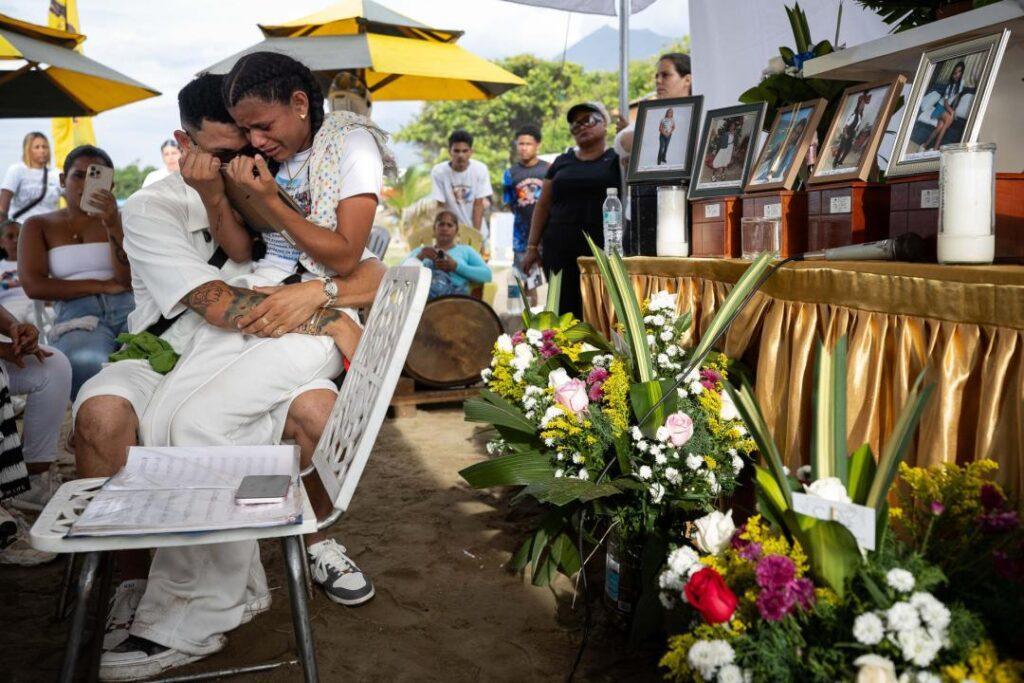 “No es nada fácil”, un venezolano despide a su madre, su esposa, dos hijas y su sobrino