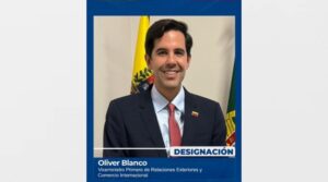 Oliver Blanco asume la primera Vicecancillería